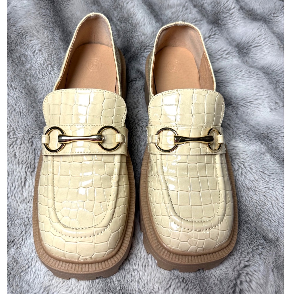 Urban Outfitters Boca Croc embossed lug loafers‎ cream Patent Platform Y2K